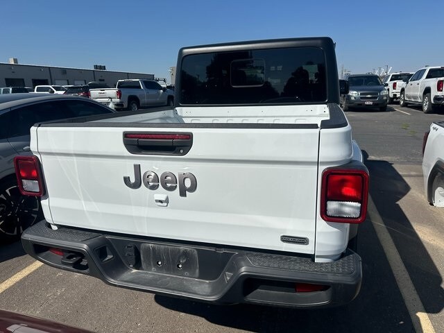 2023 Jeep Gladiator Overland photo 3