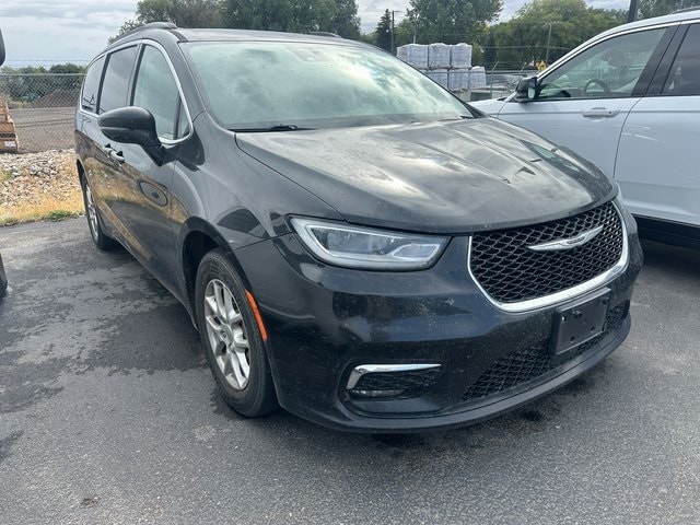2022 Chrysler Pacifica Touring L photo 2