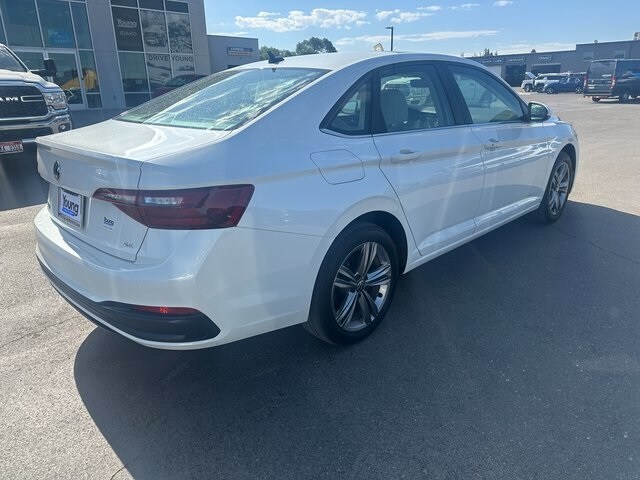2022 Volkswagen Jetta 1.5T SE photo 2