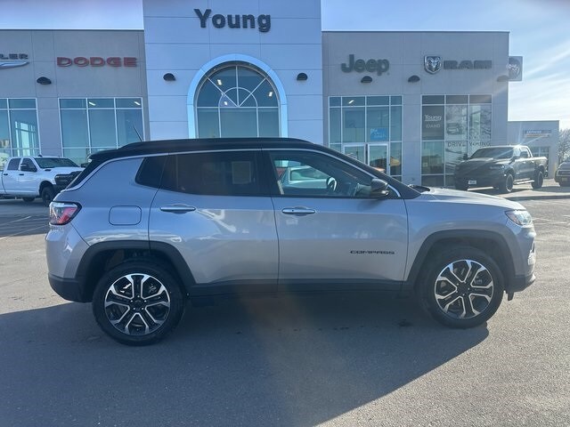 2024 Jeep Compass Limited photo 2