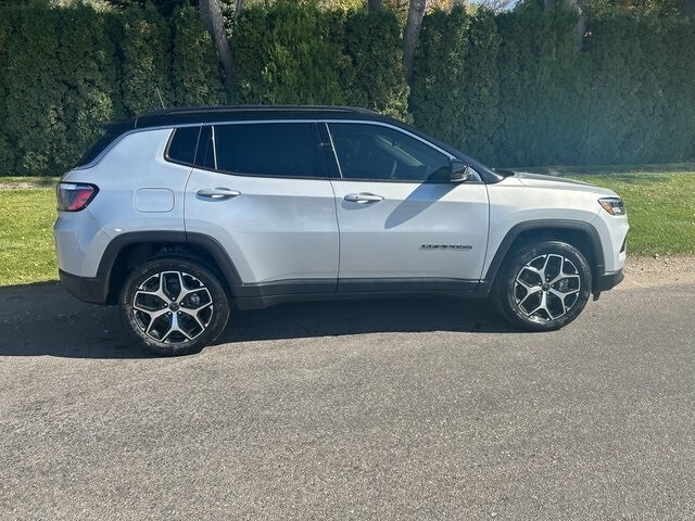 2025 Jeep Compass Limited photo 2