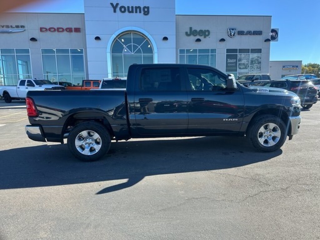 New 2026 Ram 1500 TRADESMAN CREW CAB 4X4 5'7 BOX Pickup
