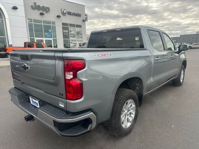 2023 Chevrolet Silverado 1500 LT photo 3