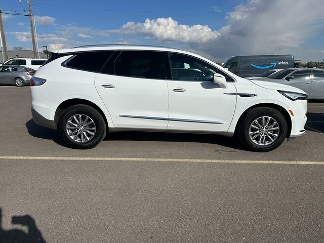 2024 Buick Enclave Premium photo 2