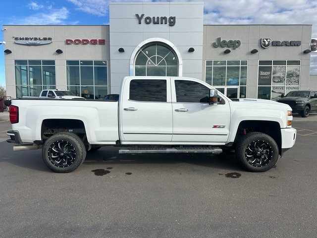 2018 Chevrolet Silverado 2500HD LTZ photo 2