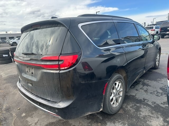 2022 Chrysler Pacifica Touring L photo 2