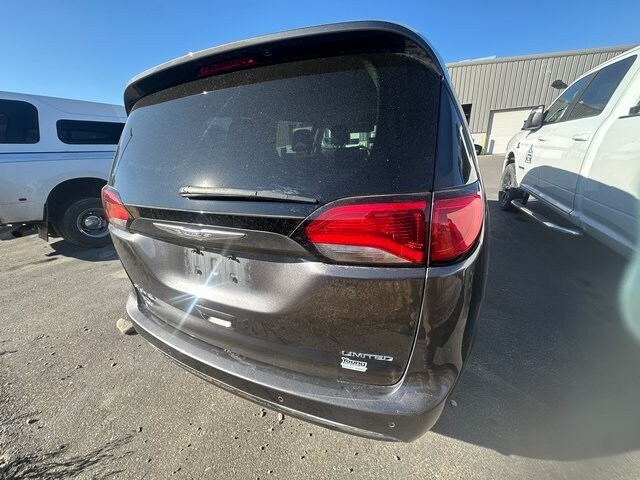 2019 Chrysler Pacifica Limited photo 3