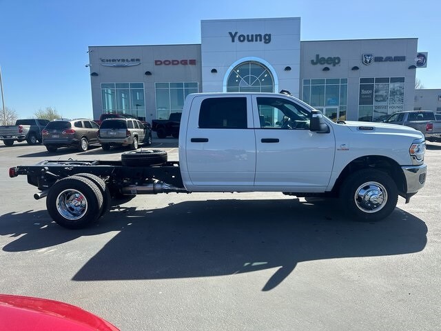 2024 Ram 3500 Tradesman photo 2