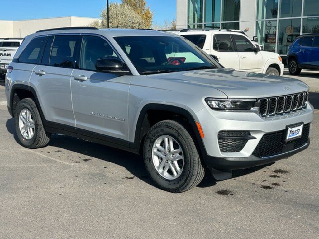 New 2025 Jeep Grand Cherokee LAREDO 4X4 Sport Utility