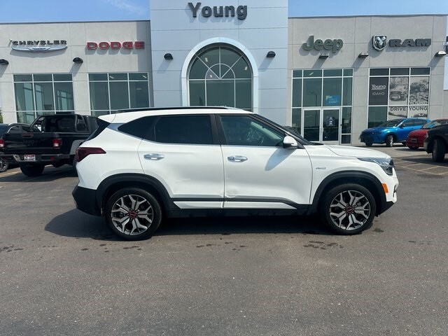 2023 Kia Seltos SX photo 2