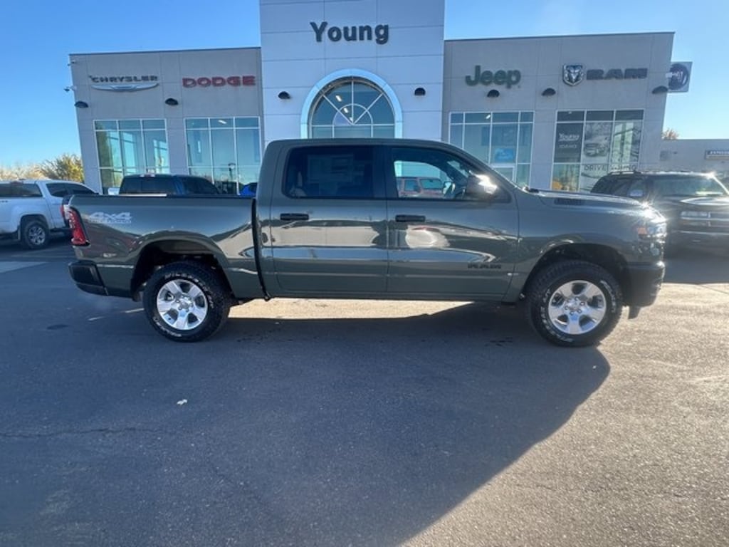 New 2026 Ram 1500 TRADESMAN CREW CAB 4X4 5'7 BOX Pickup
