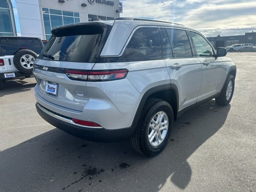 New 2025 Jeep Grand Cherokee LAREDO 4X4 Sport Utility