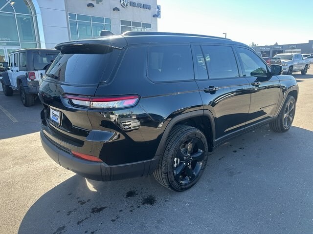 2025 Jeep Grand Cherokee Laredo Sport photo 3
