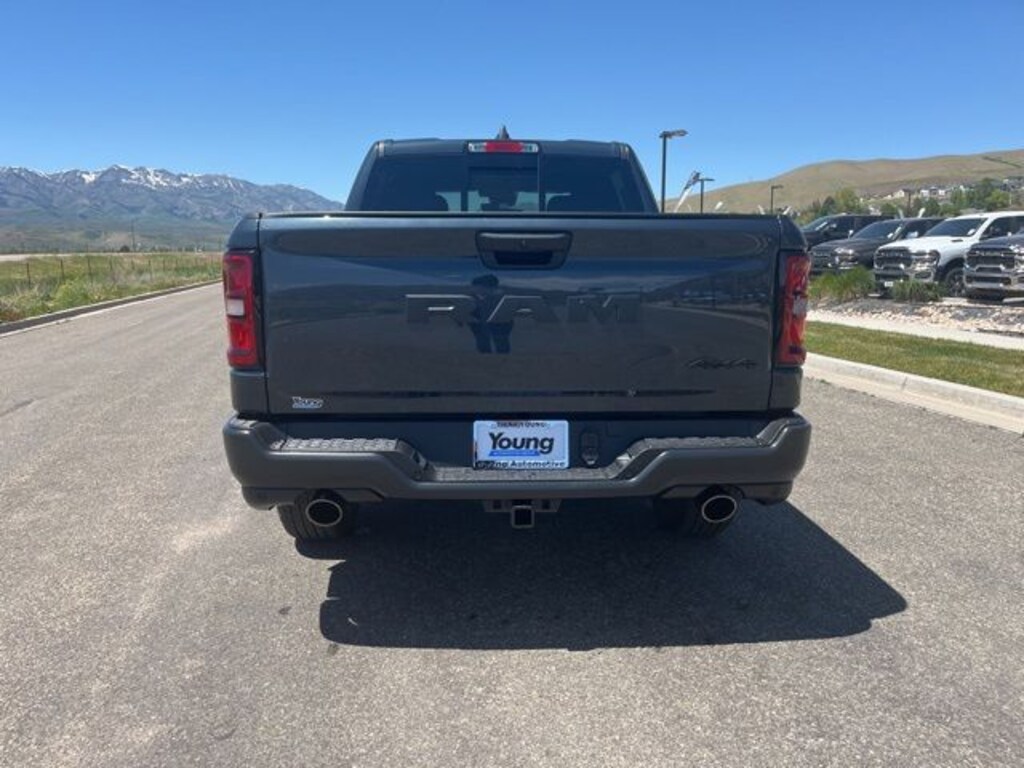 New 2026 Ram 1500 TRADESMAN CREW CAB 4X4 5'7 BOX Pickup