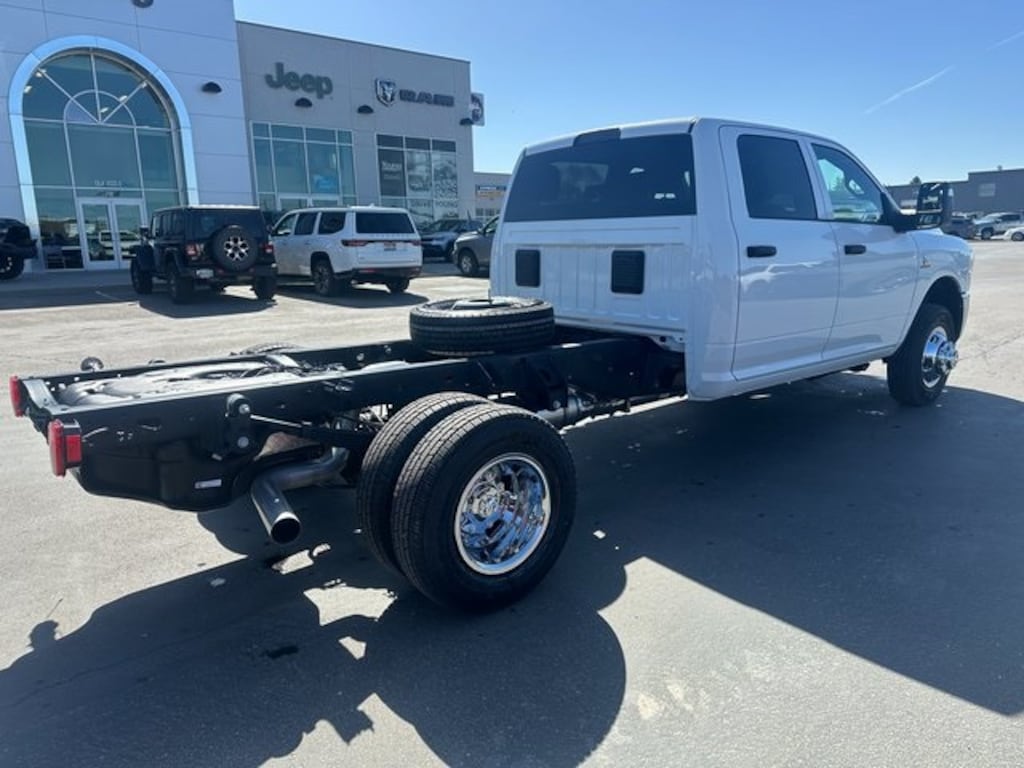 New 2024 Ram 3500 Chassis Cab 3500 TRADESMAN CREW CAB CHASSIS 4X4 60' CA Pickup