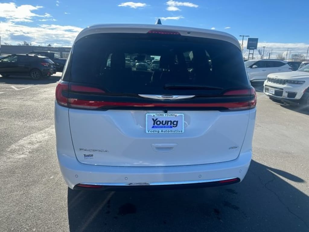 New 2026 Chrysler Pacifica SELECT AWD Passenger Van