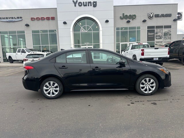 2023 Toyota Corolla LE photo 2