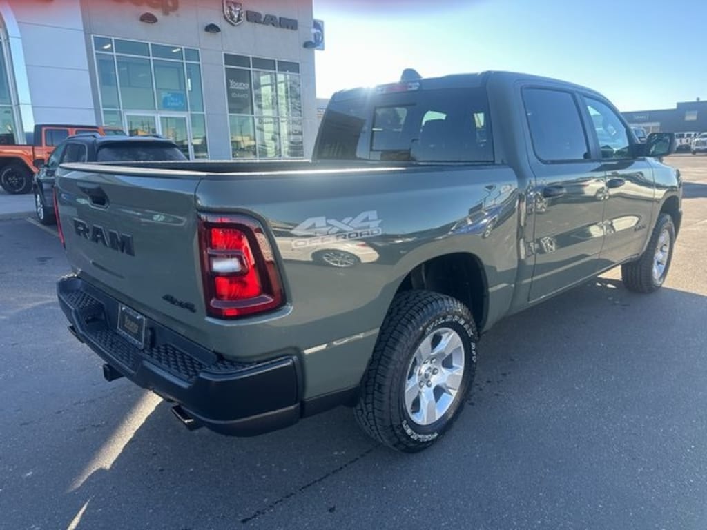 New 2026 Ram 1500 TRADESMAN CREW CAB 4X4 5'7 BOX Pickup