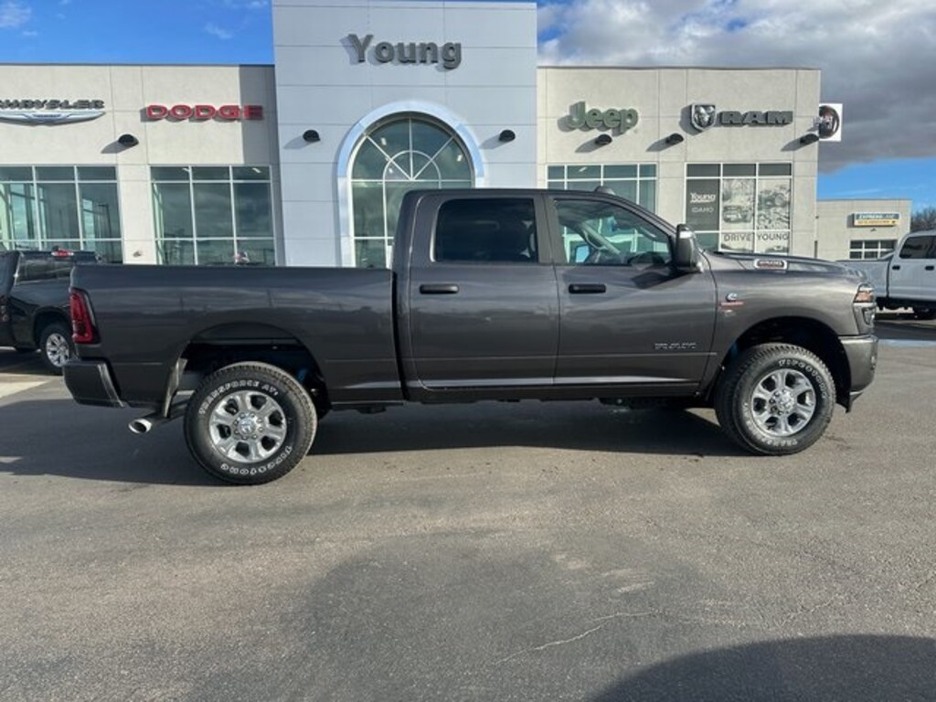 New 2026 Ram 2500 BIG HORN CREW CAB 4X4 6'4 BOX Pickup