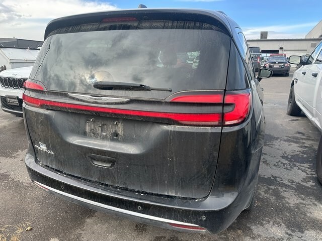 2022 Chrysler Pacifica Touring L photo 3