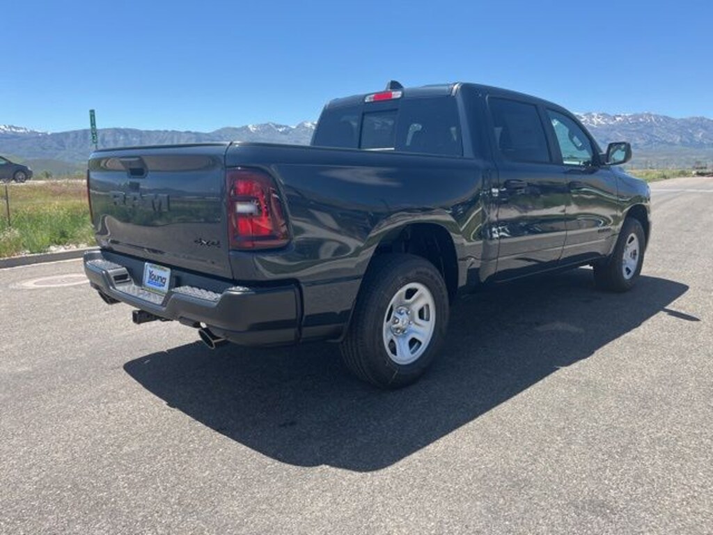 New 2026 Ram 1500 TRADESMAN CREW CAB 4X4 5'7 BOX Pickup