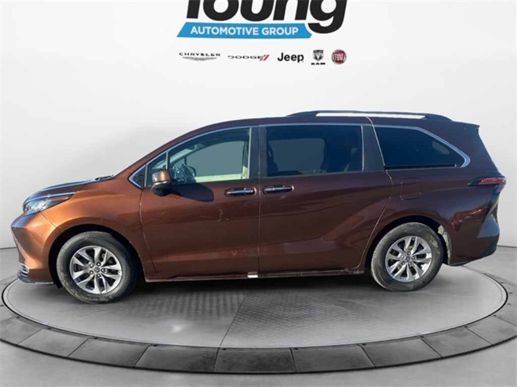 Used 2022 Toyota Sienna XLE 7 Passenger Van Passenger Van