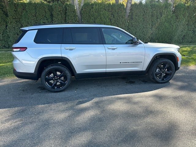 2025 Jeep Grand Cherokee L photo 2