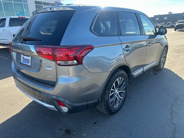 2018 Mitsubishi Outlander SE photo 3