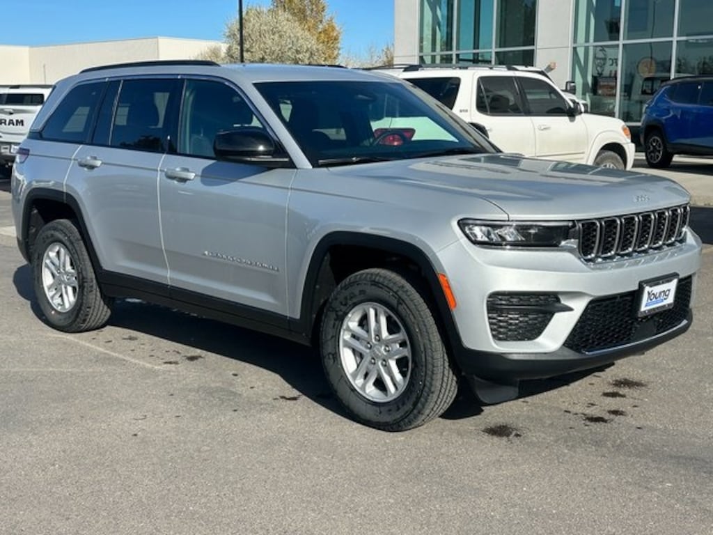 New 2025 Jeep Grand Cherokee LAREDO 4X4 Sport Utility