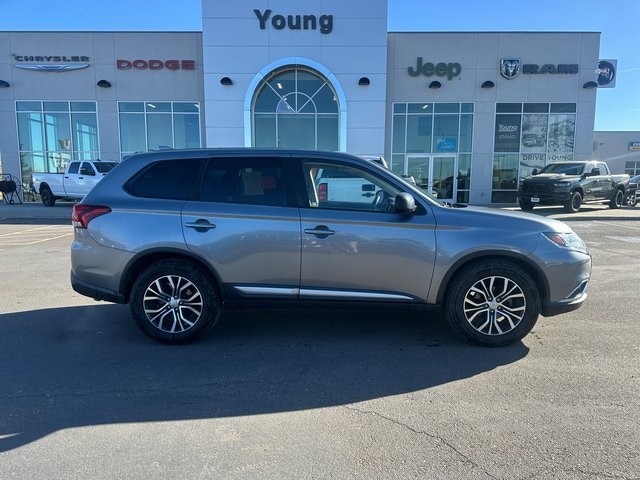 Used 2018 Mitsubishi Outlander LE with VIN JA4AZ3A30JZ058590 for sale in Burley, ID