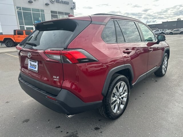 2024 Toyota RAV4 XLE Premium photo 3