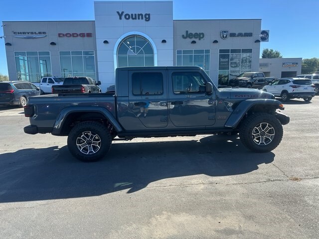 2025 Jeep Gladiator Mojave photo 2