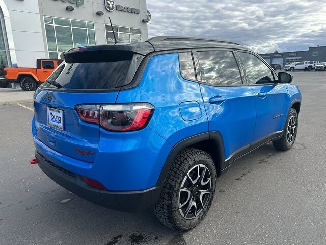 2025 Jeep Compass Trailhawk Sport photo 2