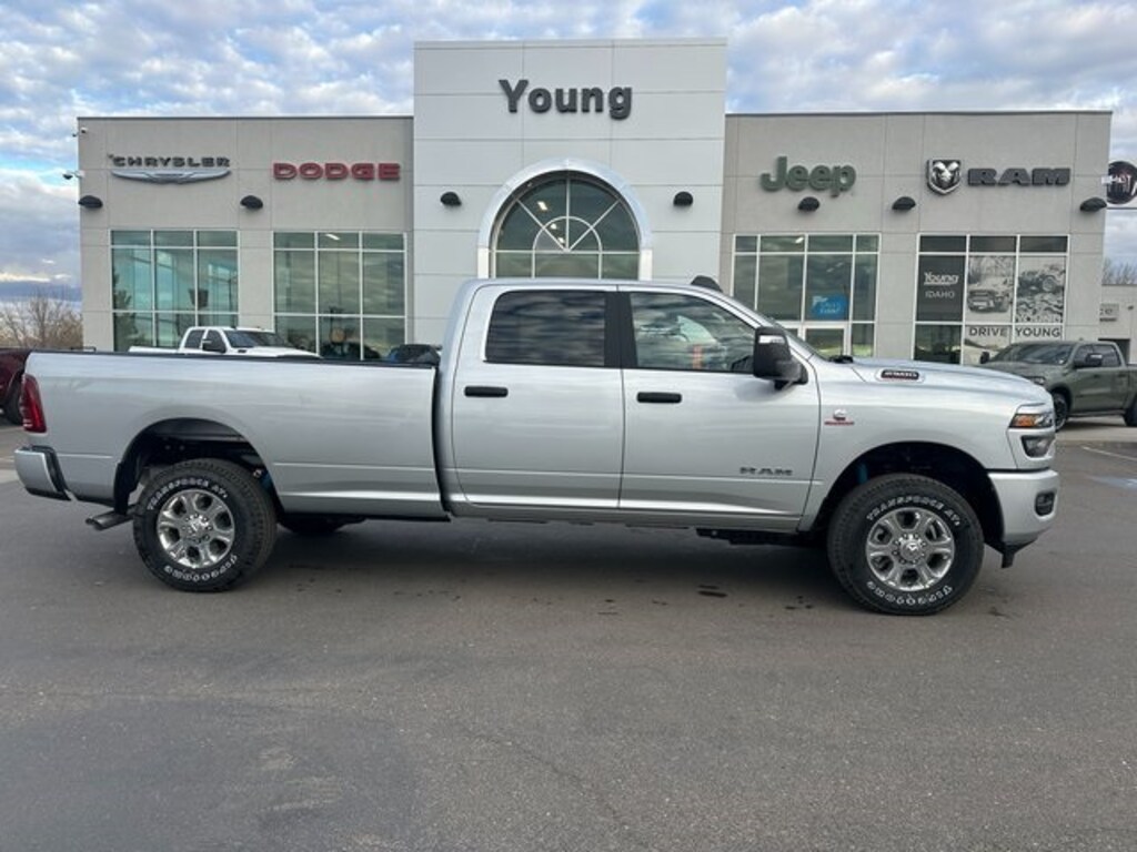 New 2026 Ram 2500 BIG HORN CREW CAB 4X4 8' BOX Pickup