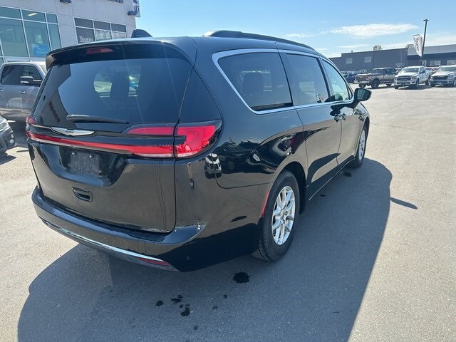 2022 Chrysler Pacifica Touring L photo 3