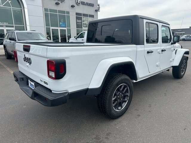 2023 Jeep Gladiator Overland photo 3