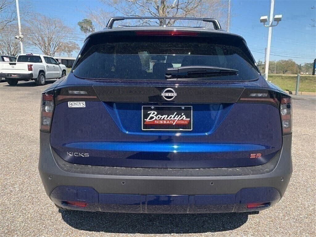 2025 Nissan Kicks SR photo 4