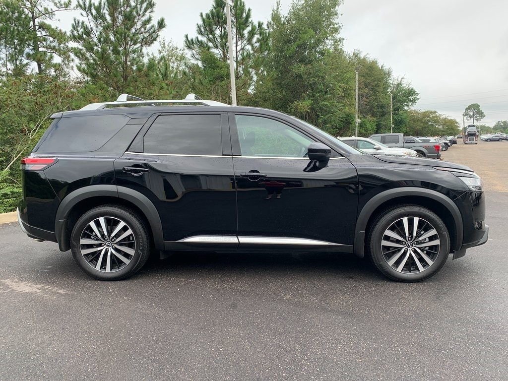 Used 2024 Nissan Pathfinder Platinum SUV