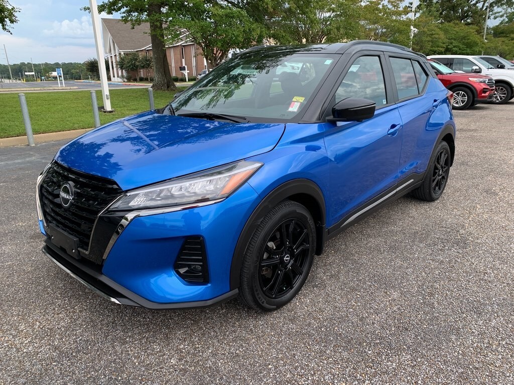 2023 Nissan Kicks SR photo 4