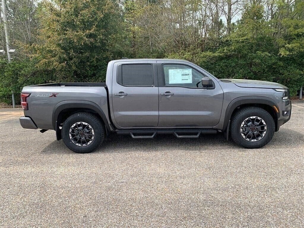 2025 Nissan Frontier PRO-X photo 2