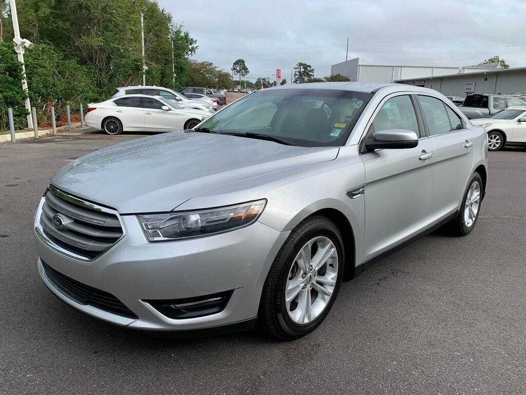 2016 Ford Taurus SEL photo 3