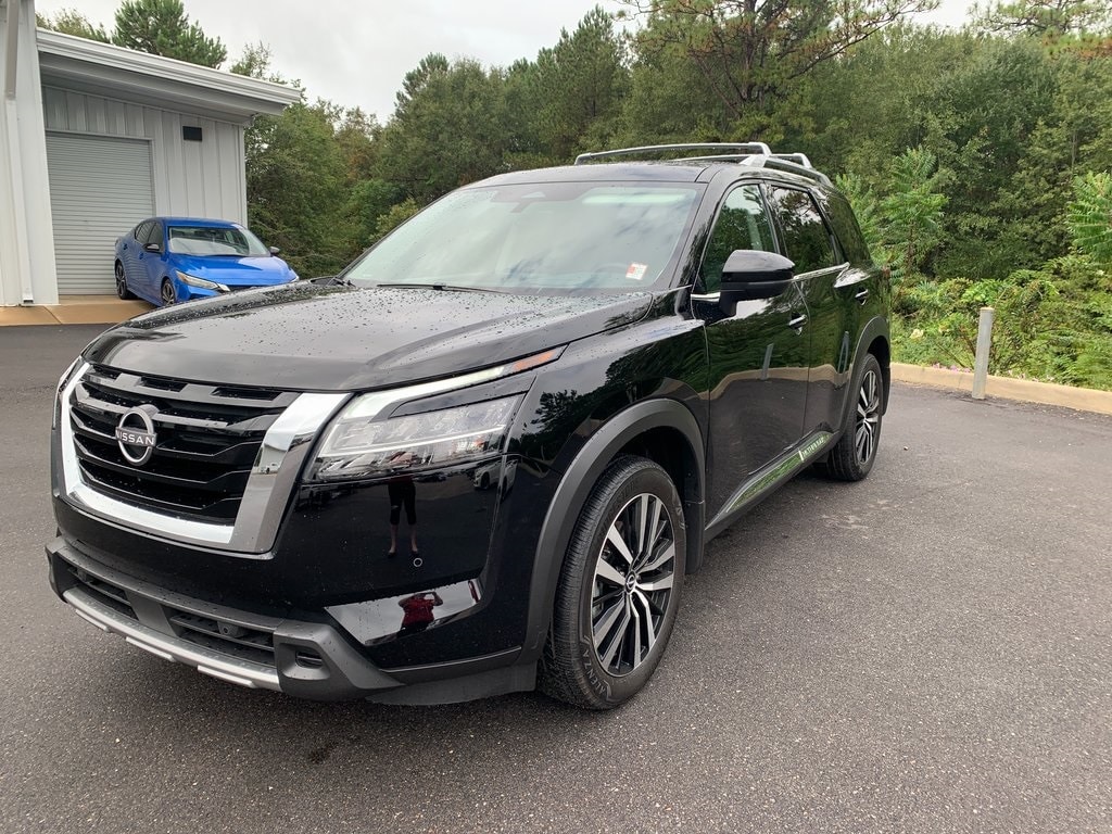 Used 2024 Nissan Pathfinder Platinum SUV
