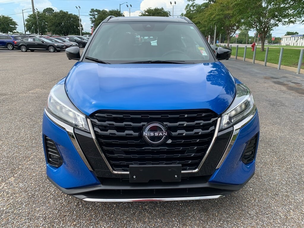 2023 Nissan Kicks SR photo 3