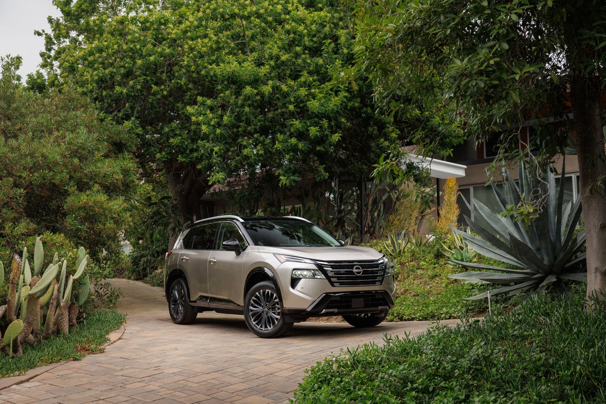 MY24%20Nissan%20Rogue-8956(1).jpg