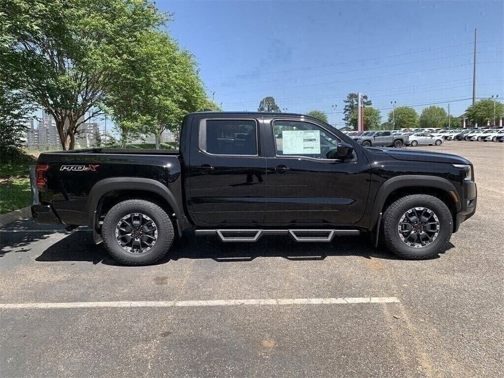 2025 Nissan Frontier PRO-X photo 2