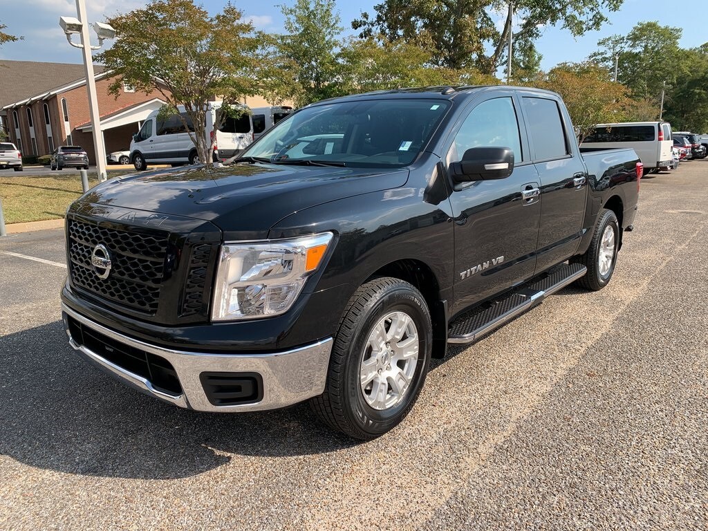 2019 Nissan Titan SV photo 3