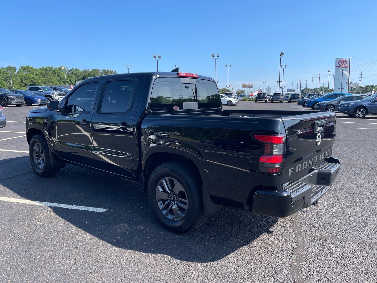 2025 Nissan Frontier SV - Photo 14