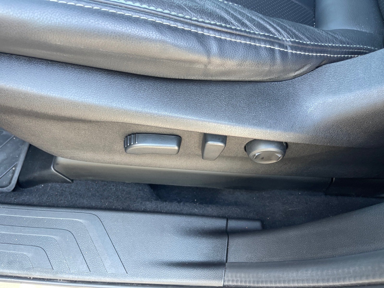 2022 Subaru Ascent Limited - Photo 9