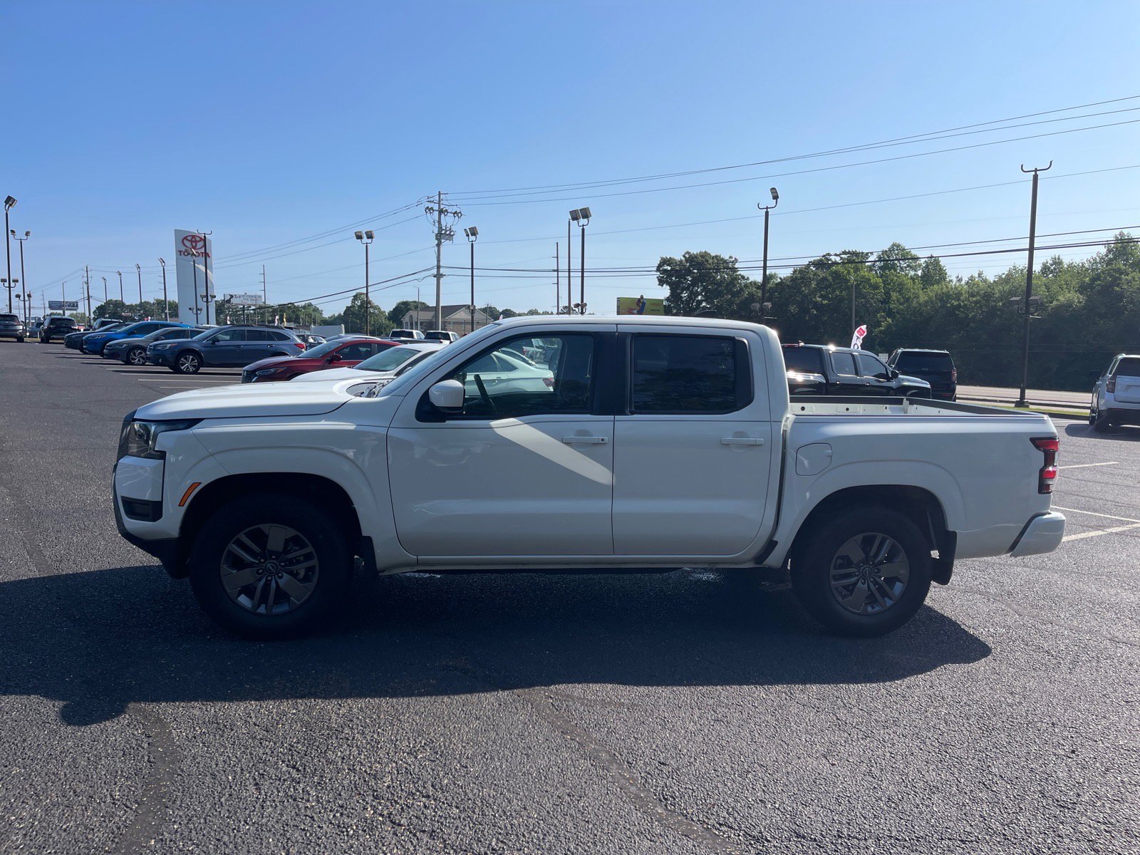 2025 Nissan Frontier SV - Photo 13
