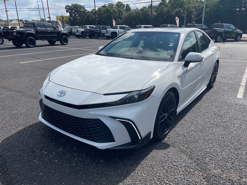 Used 2026 Toyota Camry SE Sedan